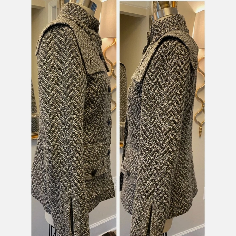 💕SOLD to Daina💕CHANEL Jacket Grey w/ CC Buttons - Picture 6 of 11